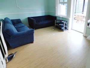 Lounge- click for photo gallery